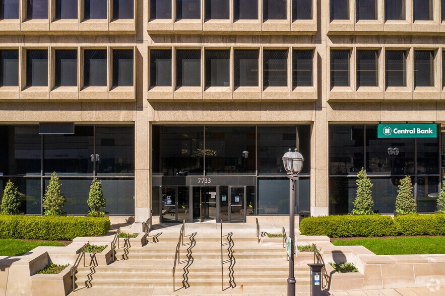 More Photos Of 7733 Forsyth Blvd, Clayton Coworking Space