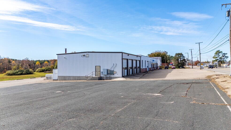 More Photos Of 1336 Main St, Dillwyn Auto Dealership For Sale