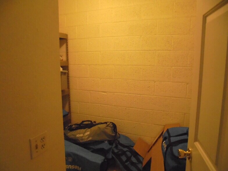 More Photos Of 127 S 1st St, Blythe Flex For Sale