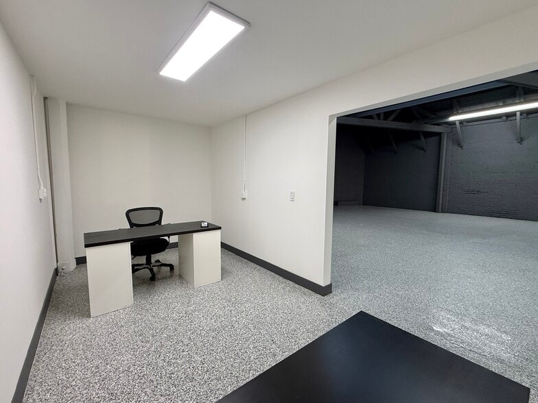 More Photos Of 525 W Windsor Rd, Glendale Manufacturing For Sale