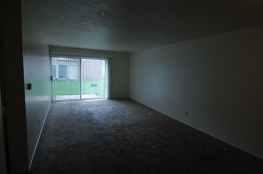 More Photos Of 1100 Arthur St, Iowa City Apartments For Sale