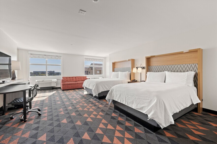 More Photos Of 300 E Central Texas Expy, Killeen Hotel For Sale