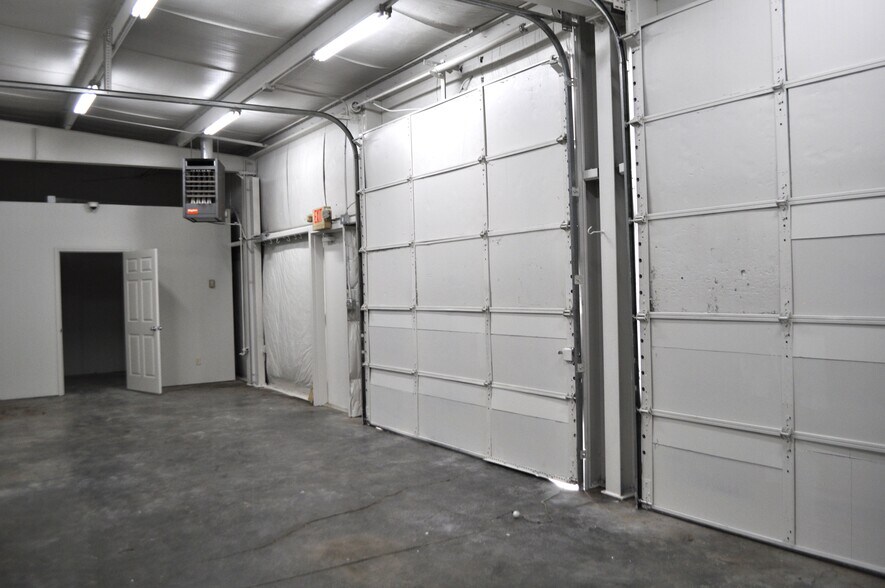 More Photos Of 2333 W Emory Rd, Powell Industrial For Sale