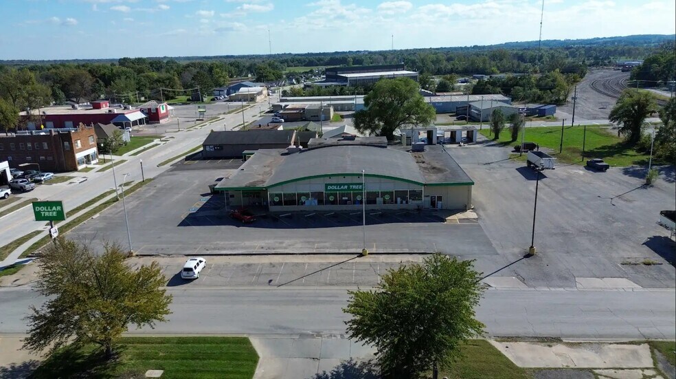 More Photos Of 601 Brown St, Osawatomie Freestanding For Sale