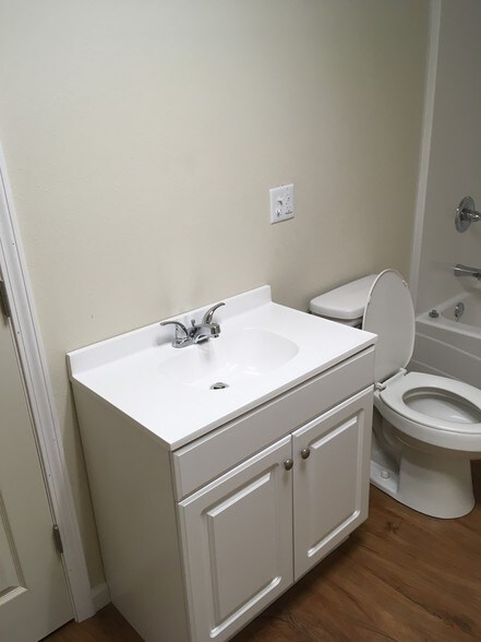 More Photos Of 137 E Washington St, Shelbyville Lodge Meeting Hall For Sale