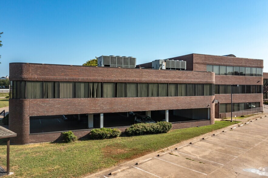 More Photos Of 310 E Interstate 30, Garland Office For Sale