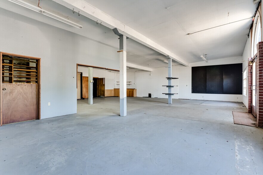 More Photos Of 600 Or-99 Hwy, Eugene Freestanding For Sale