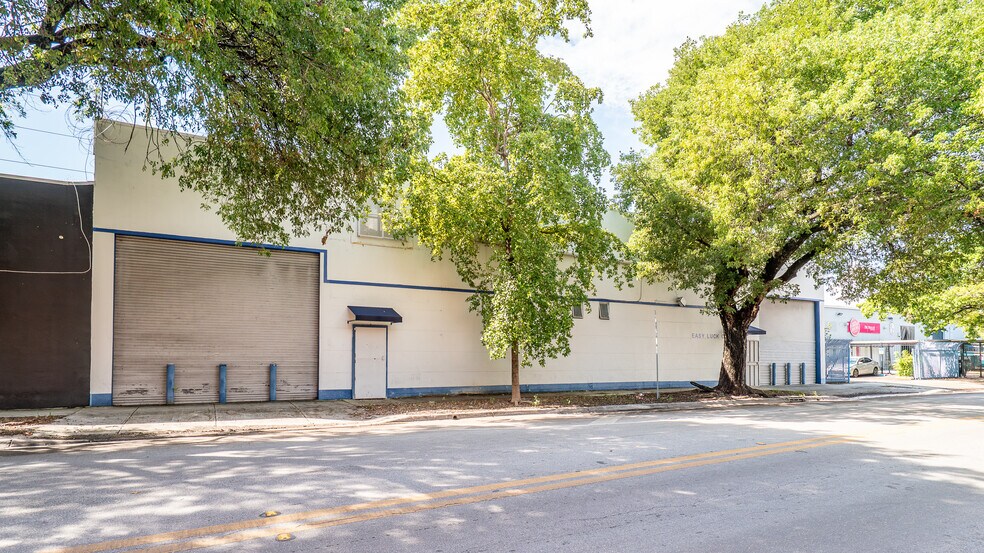 More Photos Of 1730 NW 23rd St, Miami Service For Sale