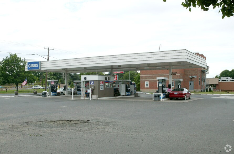 More Photos Of 8 Brewer St, East Hartford Service Station For Sale