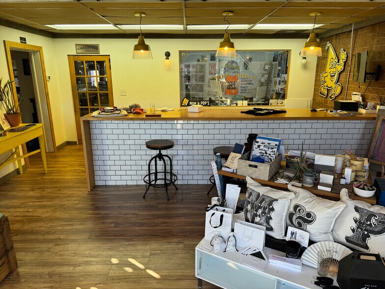 More Photos Of 4011 Atmore St, Charlotte Flex For Lease