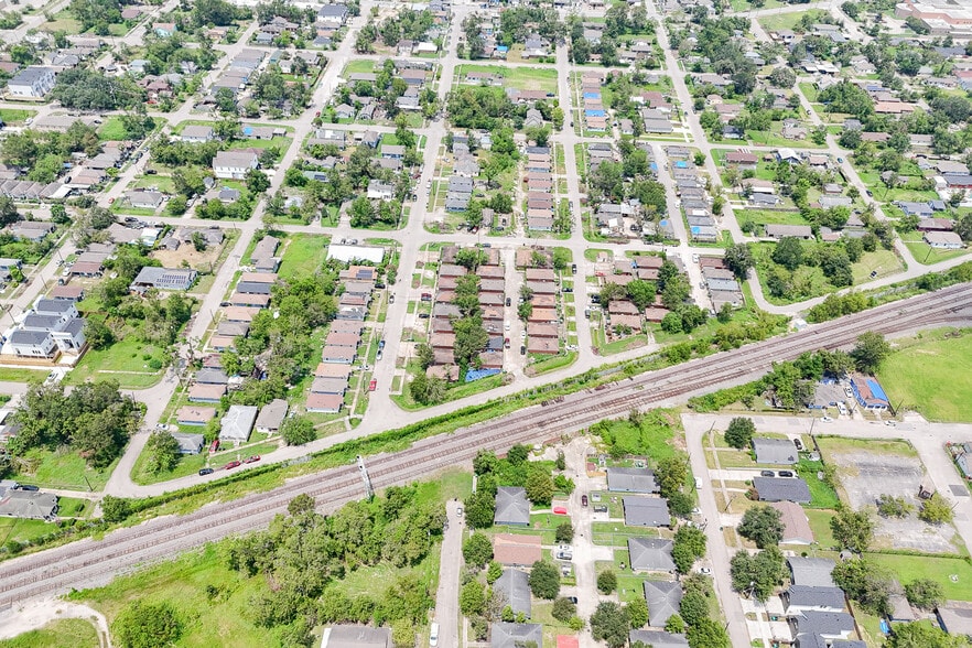 More Photos Of 2101 Hutton St, Houston Apartments For Sale