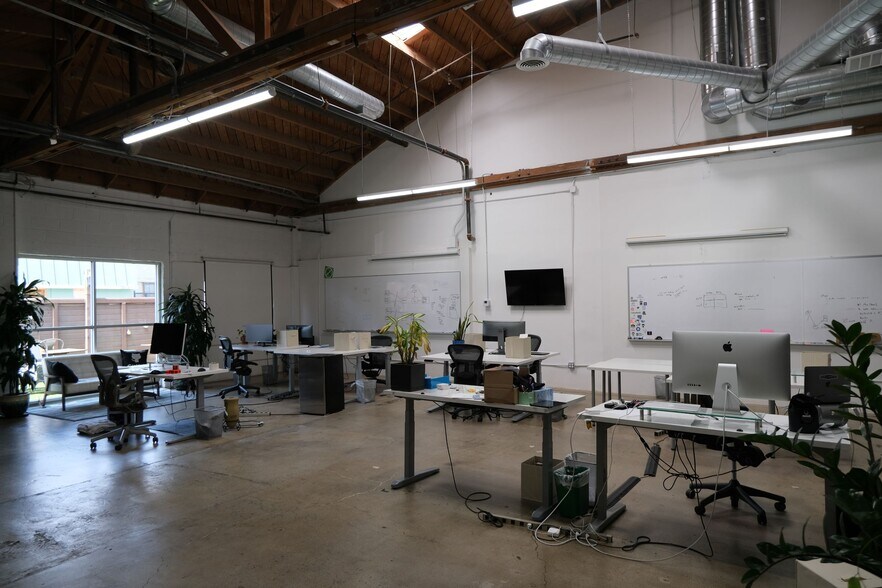 More Photos Of 5913-5915 Blackwelder St, Culver City Loft Creative Space For Lease