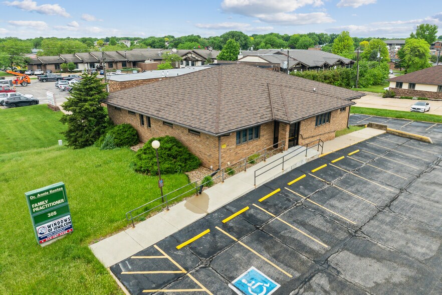 More Photos Of 305 E San Marnan Dr, Waterloo Medical For Sale