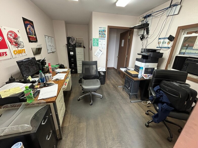 More Photos Of 1302 Rath Ave, Dodge City Distribution For Sale