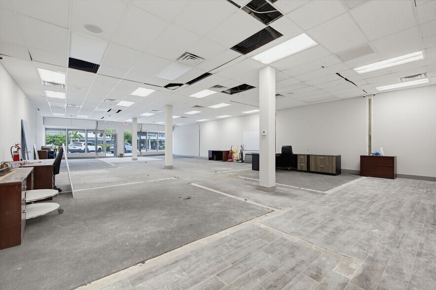More Photos Of 3309 NE 33rd St, Fort Lauderdale Storefront Retail Office For Lease
