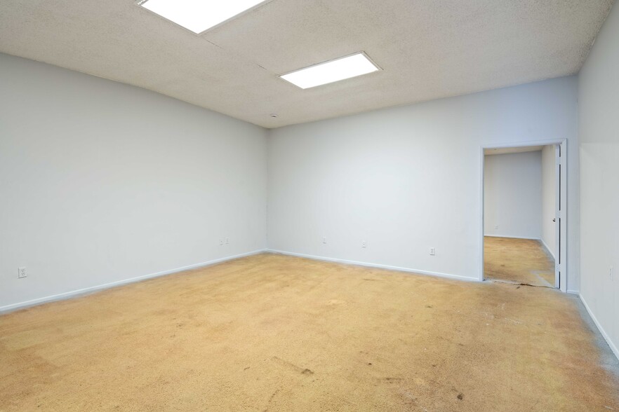 More Photos Of 1421 S Hill St, Los Angeles Warehouse For Sale