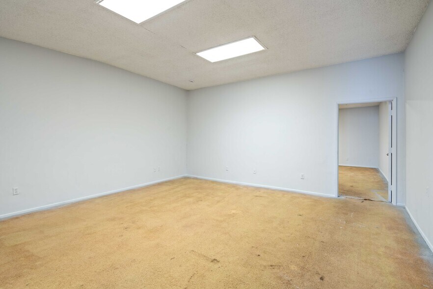 More Photos Of 1421 S Hill St, Los Angeles Warehouse For Lease