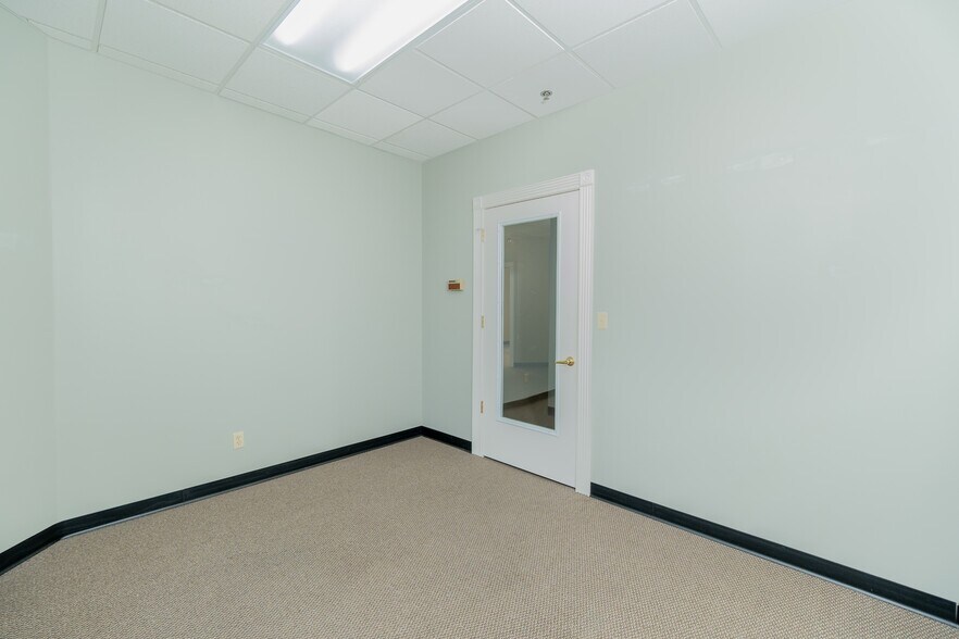 More Photos Of 2142 -2160 W Chesterfield Blvd, Springfield Storefront Retail Office For Lease