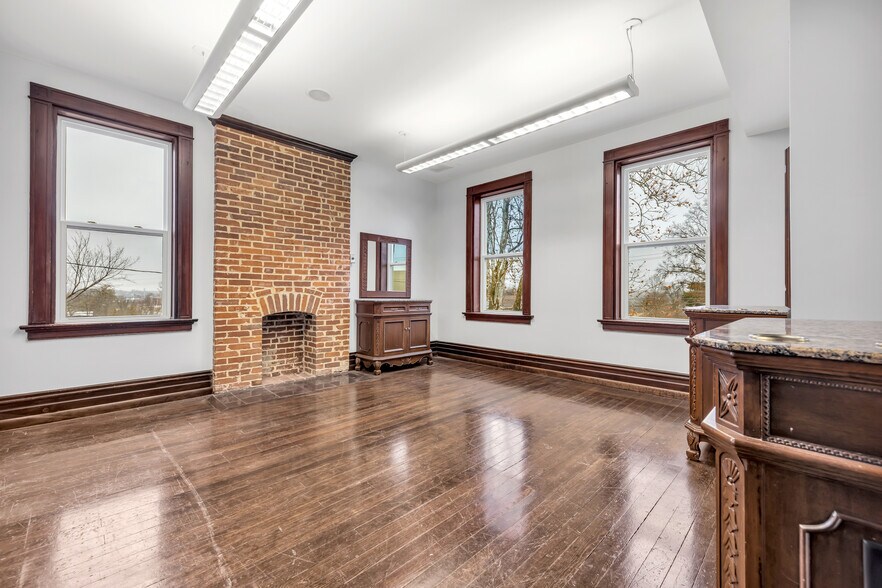 More Photos Of 5009 Lemay Ferry Rd, Saint Louis Freestanding For Sale