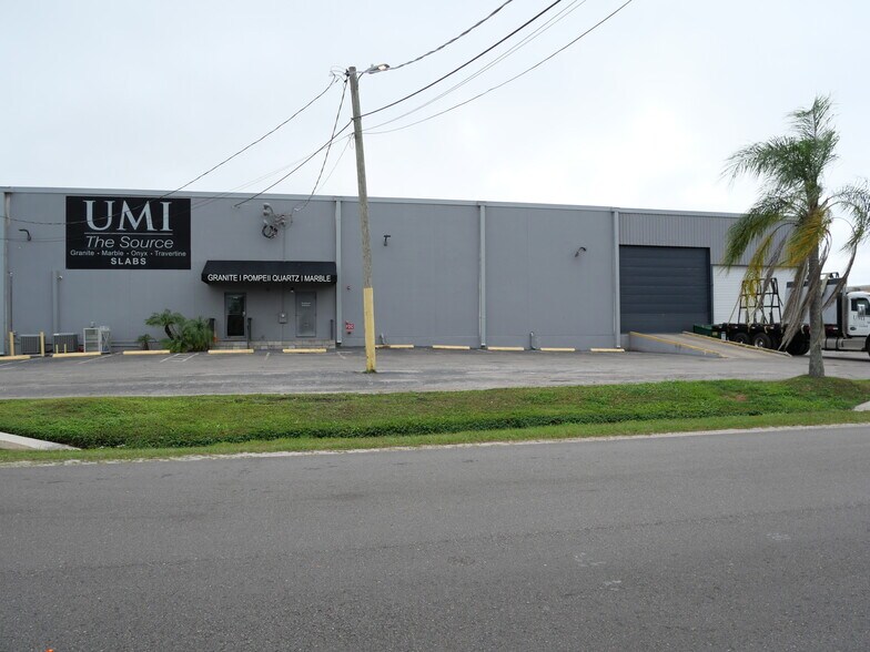 More Photos Of 5104-5108 W Hanna Ave, Tampa Warehouse For Lease