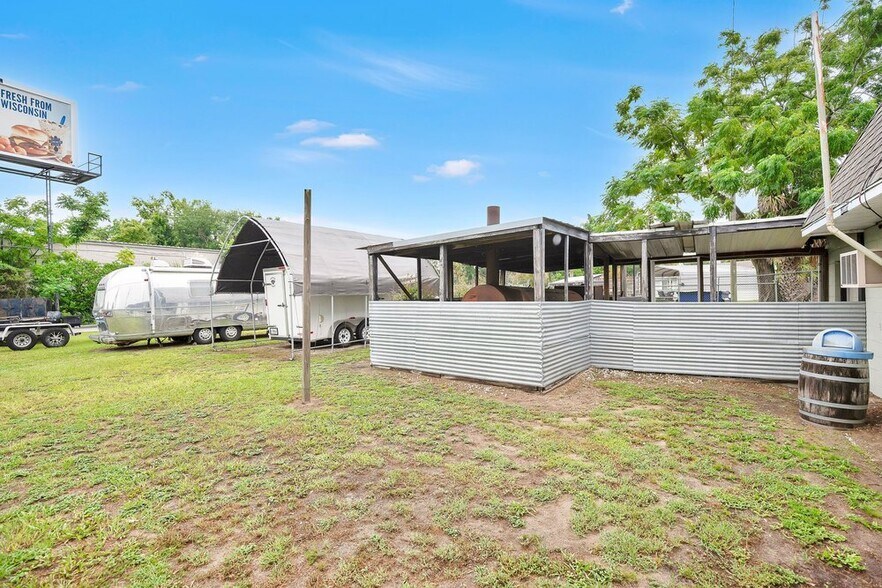 More Photos Of 3101 N Orange Blossom Trl, Zellwood Restaurant For Sale