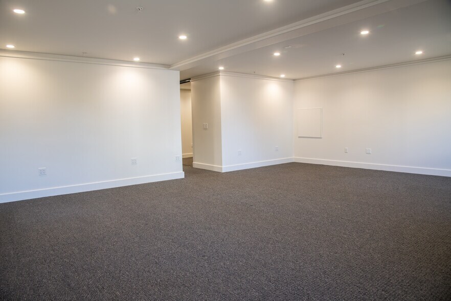 More Photos Of 320-330 Judah St, San Francisco Loft Creative Space For Lease