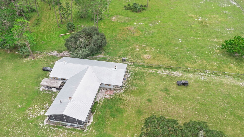 More Photos Of 42554 Maggie Jones Rd, Paisley Horse Stables For Sale