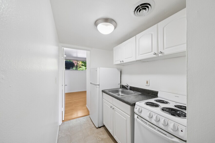 More Photos Of 4704-4708 22nd Ave NE, Seattle Apartments For Sale