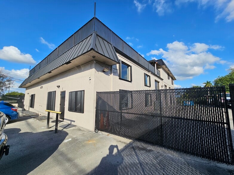 Primary Photo Of 4670 SW 83rd Ter, Davie Manufacturing For Sale