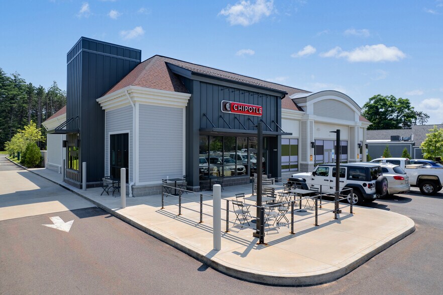 More Photos Of 1549 White Mountain, North Conway Freestanding For Sale