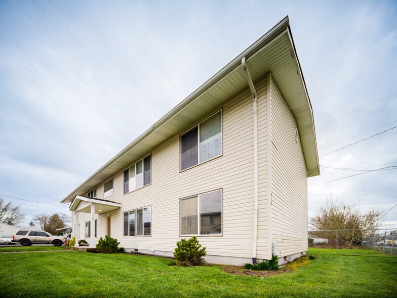 More Photos Of 910 18th Ave SE, Albany Apartments For Sale