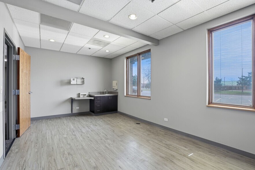 More Photos Of 390 Congress Pky, Crystal Lake Unknown For Lease