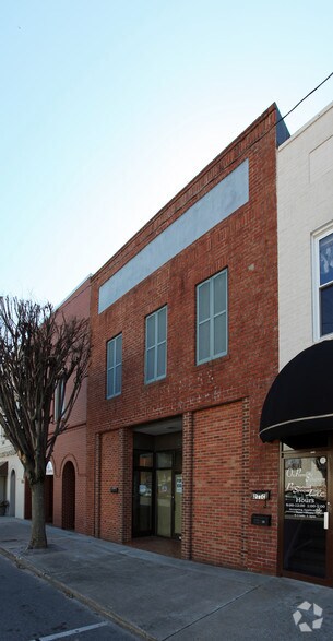 Primary Photo Of 209 10th St, North Wilkesboro Medical For Lease