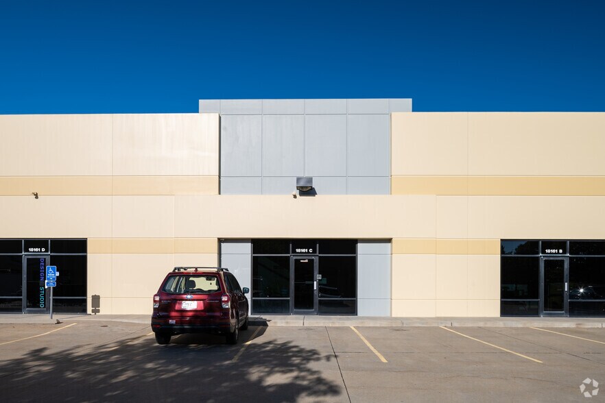 More Photos Of 18167 Edison Ave, Chesterfield Unknown For Lease