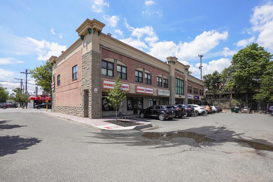 More Photos Of 3845 Richmond Ave, Staten Island Storefront Retail Office For Lease