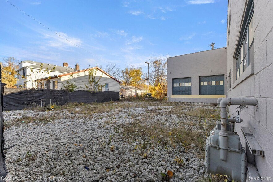 More Photos Of 12357 E Eight Mile Rd, Warren Warehouse For Sale