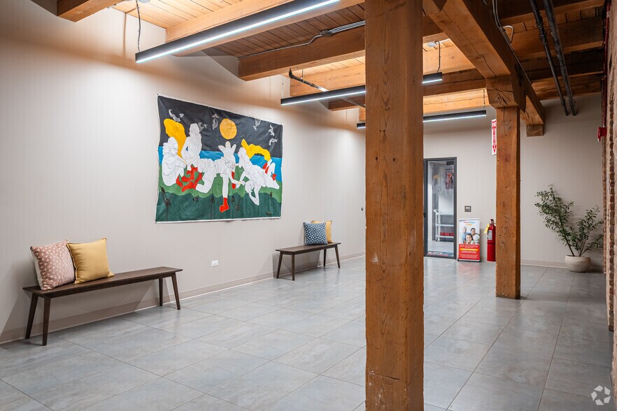 More Photos Of 924 W 19th Pl, Chicago Loft Creative Space For Lease