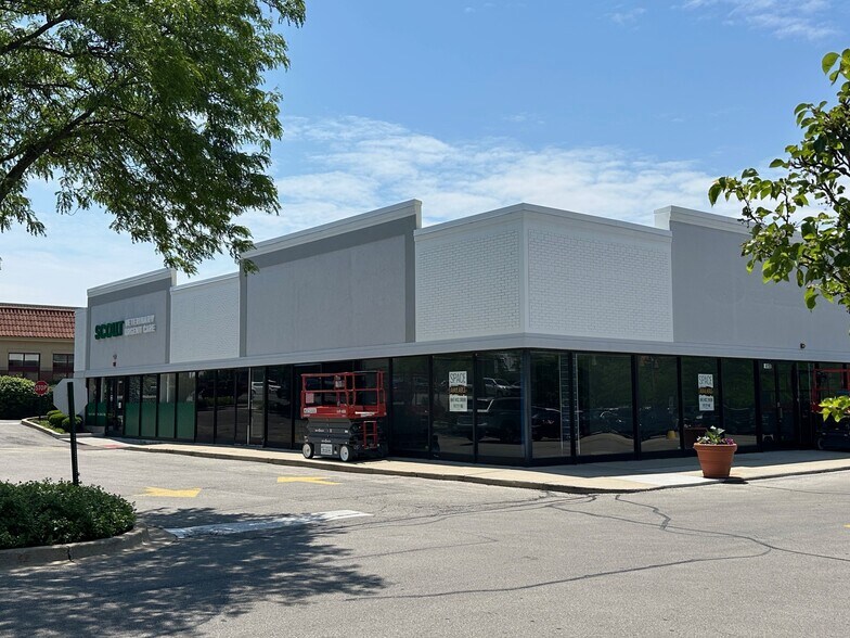 More Photos Of 9410-9466 Skokie Blvd, Skokie Unknown For Lease