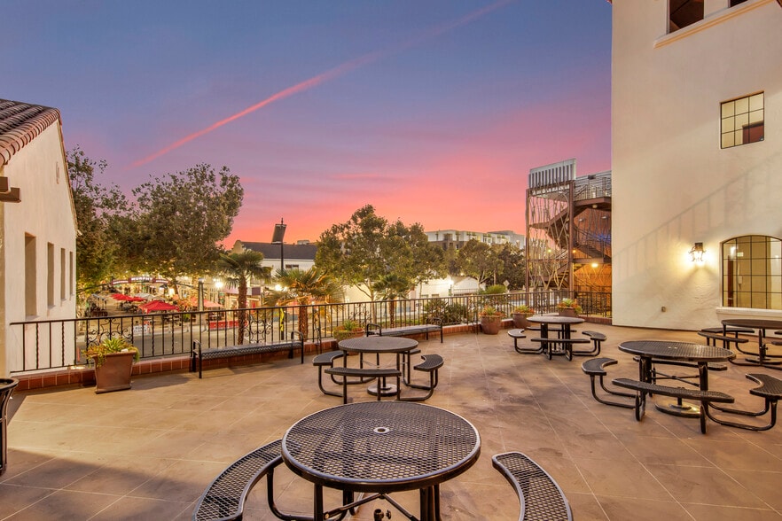 More Photos Of 111 W Evelyn Ave, Sunnyvale Loft Creative Space For Lease