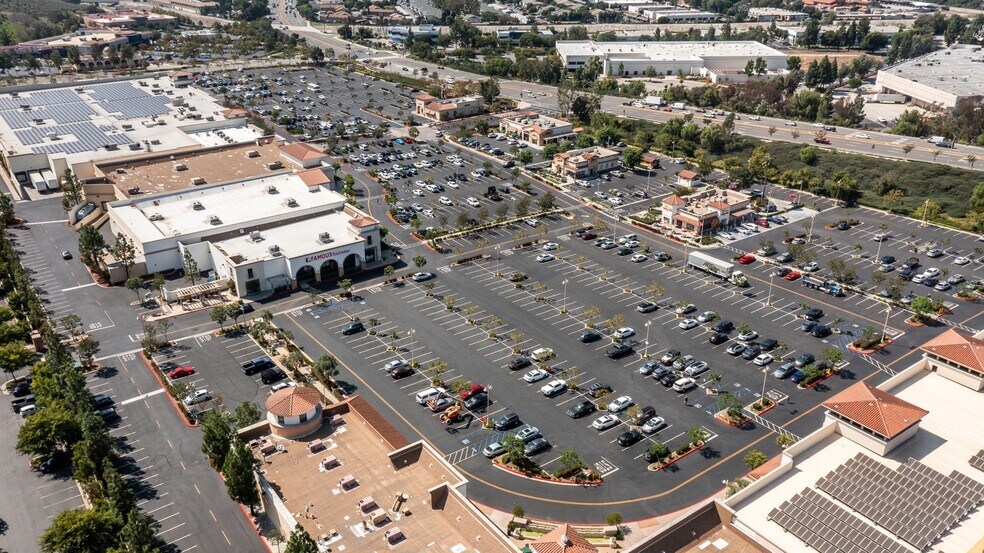 More Photos Of 800-888 New Los Angeles Ave, Moorpark Department Store For Sale