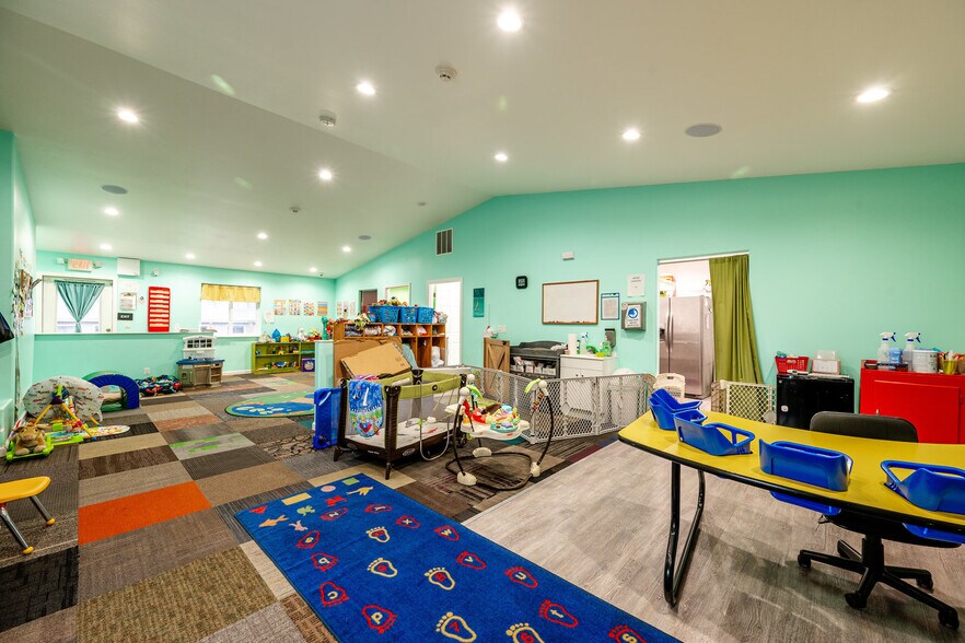 More Photos Of 751 Avoca Ave, Sheridan Daycare Center For Sale