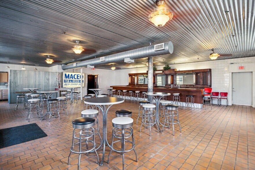 More Photos Of 210 Moody Ave, Galveston Storefront Retail Office For Sale