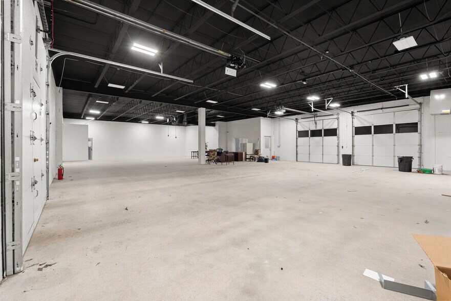 More Photos Of 203 Rio Cir, Decatur Light Distribution For Lease