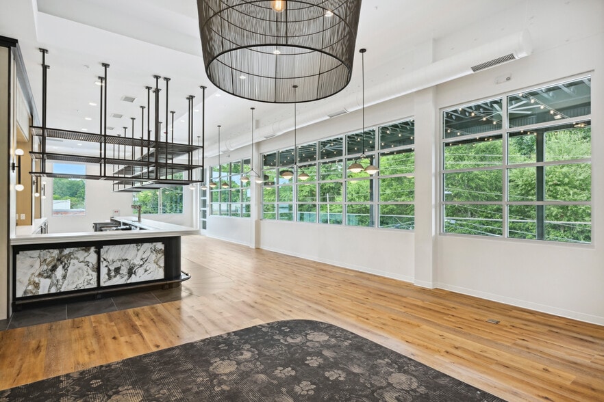 More Photos Of 159 Armour Dr NE, Atlanta Showroom For Lease