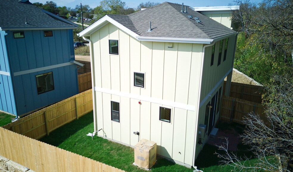 More Photos Of 2608 Bristol Dr, Austin Multifamily For Sale