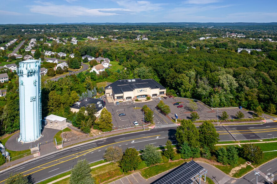 More Photos Of 233 Buckland Hills Dr, Manchester Freestanding For Lease