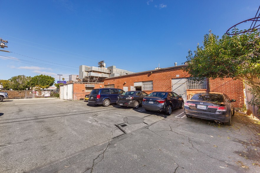 More Photos Of 2435 Military Ave, Los Angeles Office For Lease