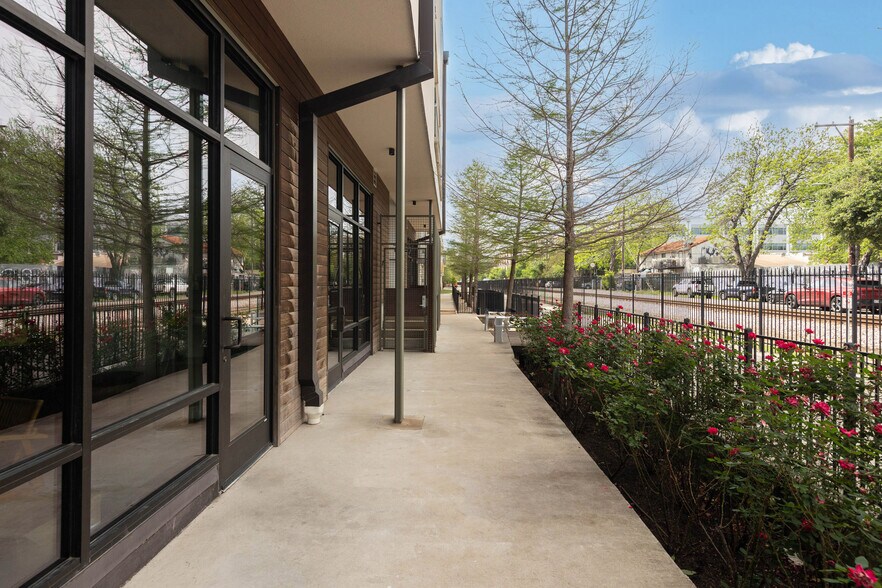 More Photos Of 1800 E 4th St, Austin Multifamily For Sale