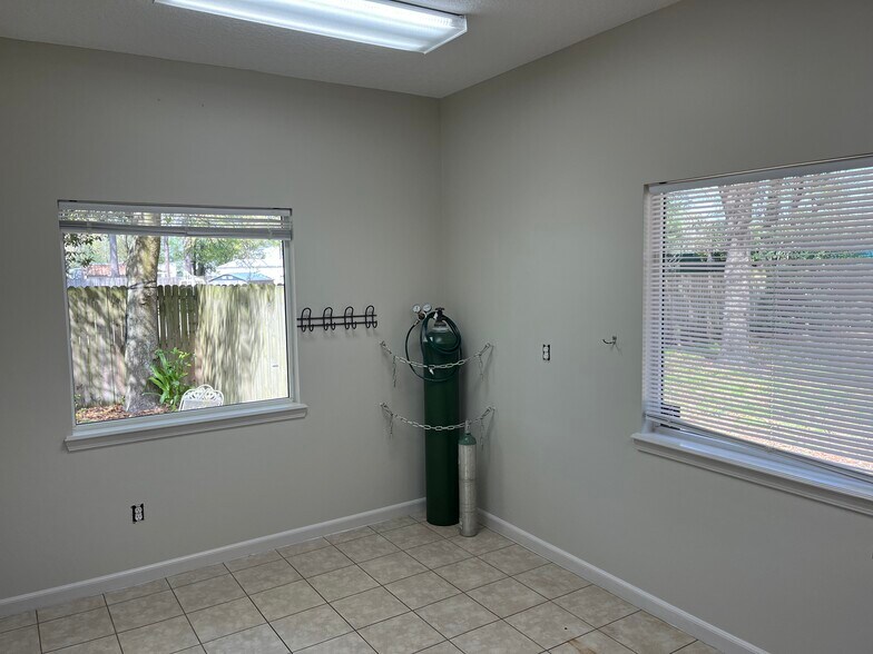 More Photos Of 8141 Ramona Blvd, Jacksonville Medical For Lease