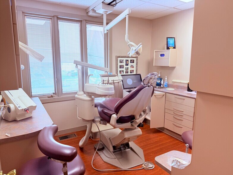 More Photos Of 45 Quassaick Ave, New Windsor Township Medical For Sale
